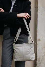 listonoszka-skorzana-she-677-szara