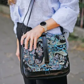 listonoszka-skorzana-damska-she-713-czarna-tokio