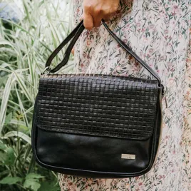 listonoszka-skorzana-she-czarna-558w-pepitka