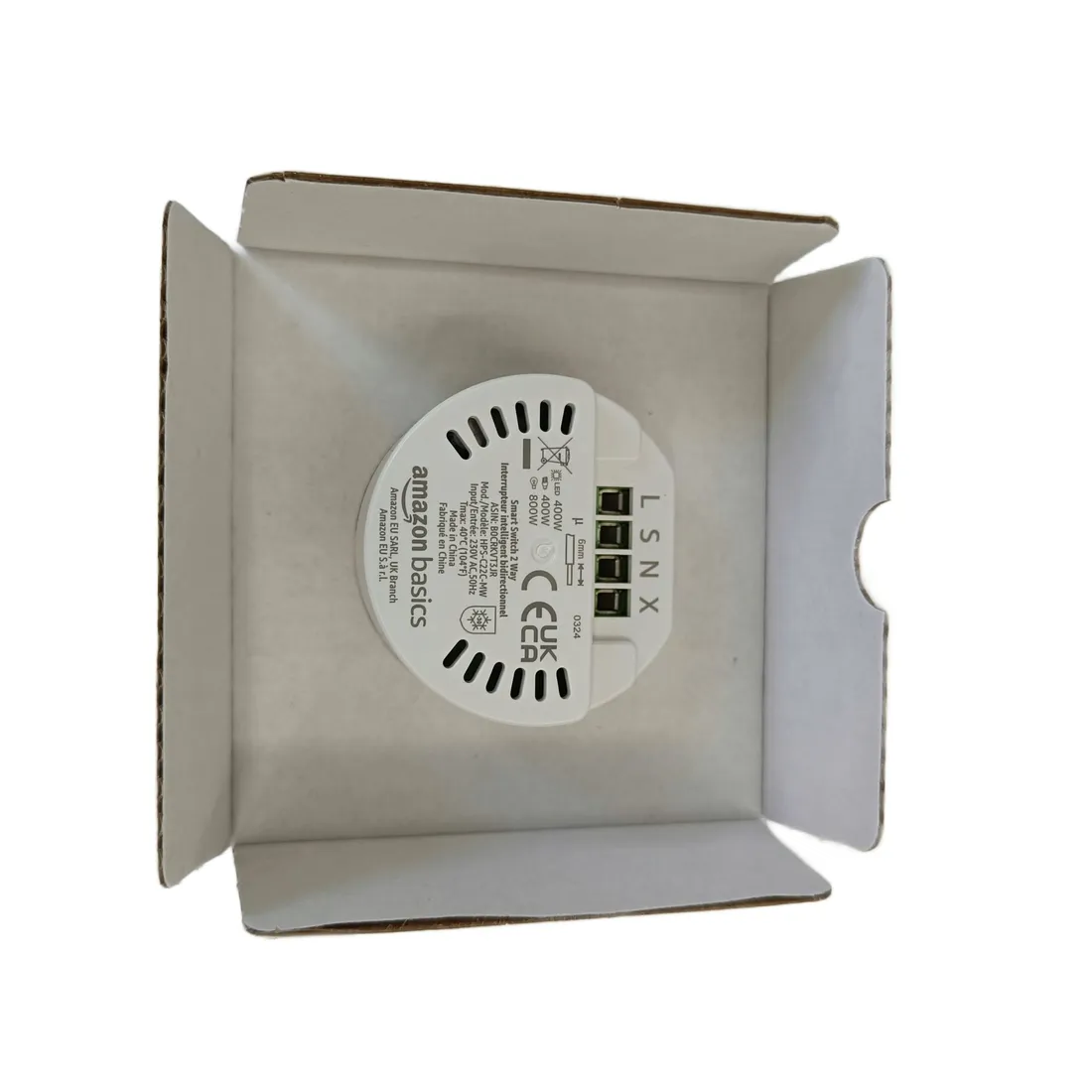 wlacznik-swiatla-amazon-basics-biale-stan-powystawowy