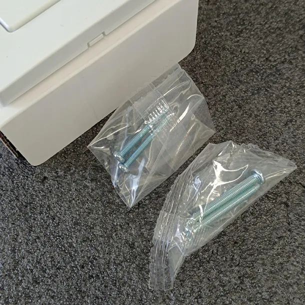 wlacznik-swiatla-amazon-basics-biale-typ-klasyczny