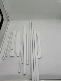 drazek-wolnostojacy-haku-bialy