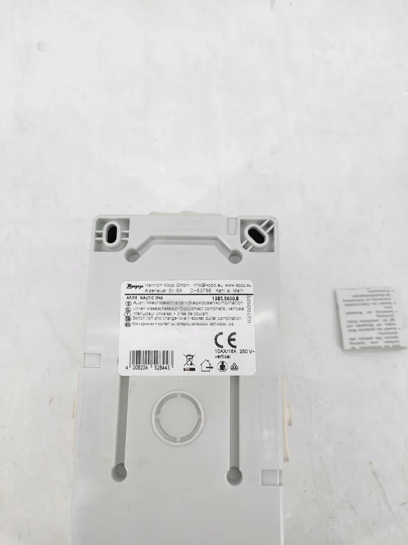 gniazdo-elektryczne-scienne-kopp-szary-g1-stan-powystawowy