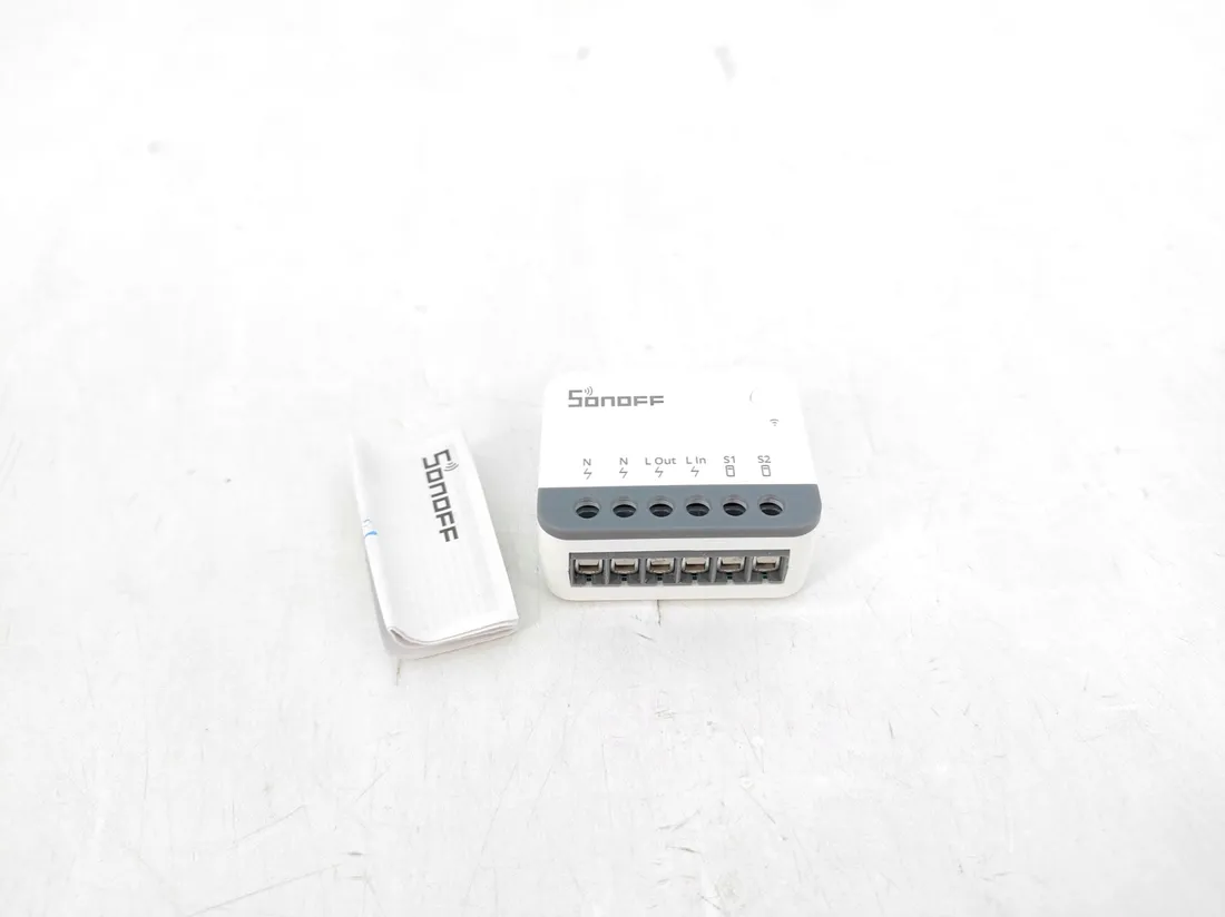 inteligentny-przelacznik-zigbee-sonoff-zbminir2