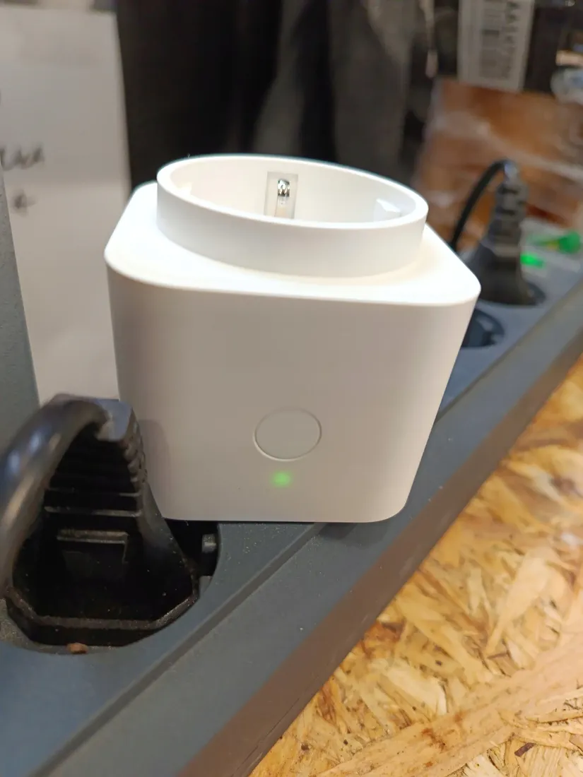 gniazdko-amazon-wtyczka-wifi-stan-powystawowy