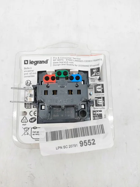 gniazdo-elektryczne-scienne-legrand-bialy-typ-gniazda-gniazdo