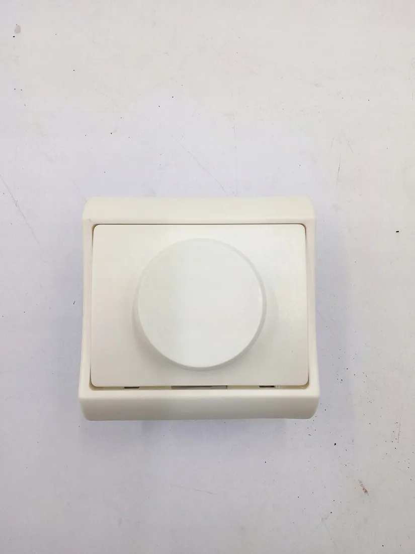 rev-standard-sciemniacz-sciemniacz-podtynkowy