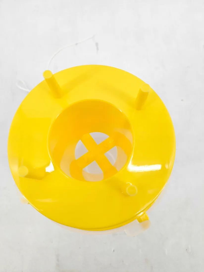 lapka-przeciwko-osom-neudorff-stan-powystawowy