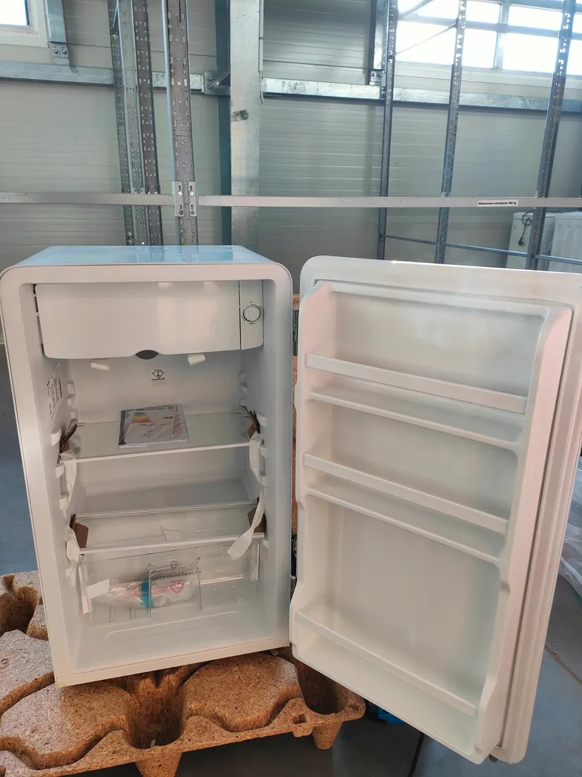 comfee-rcd93wh2rt-e-mala-lodowka-93-l-w-stylu-retro