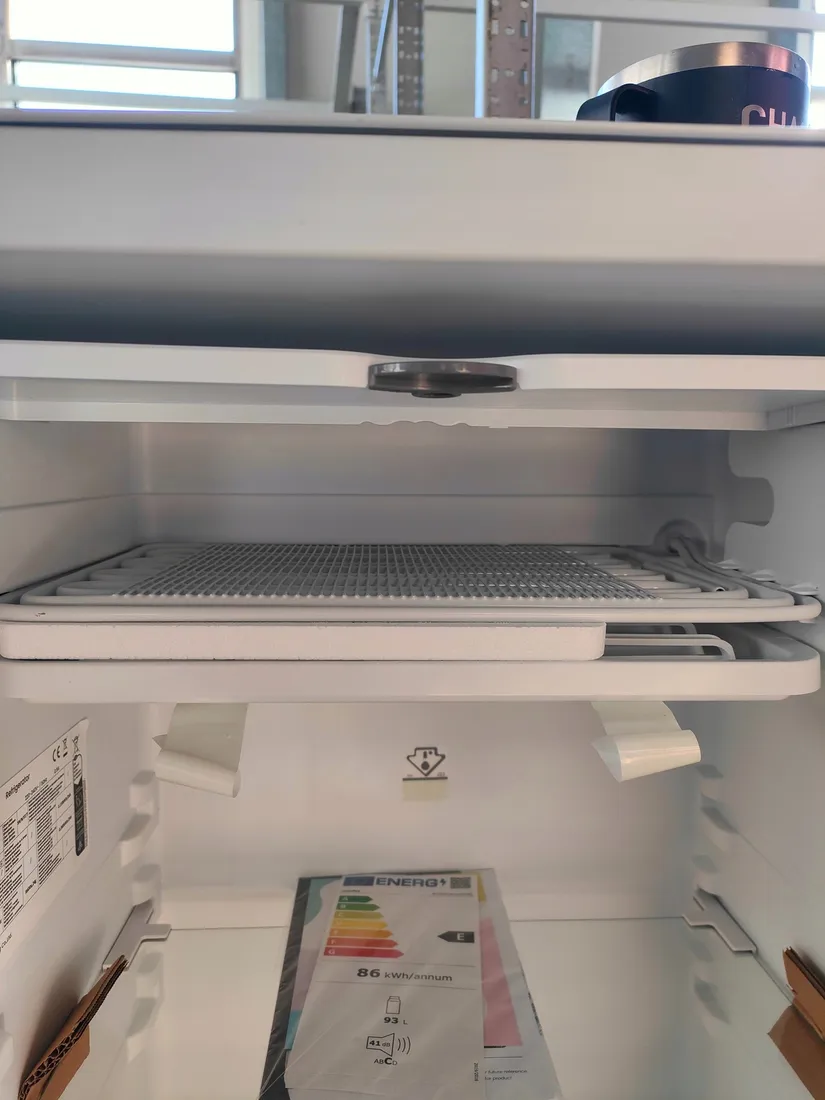 comfee-rcd93wh2rt-e-mala-lodowka-93-l-w-stylu-retro-stan-powystawowy