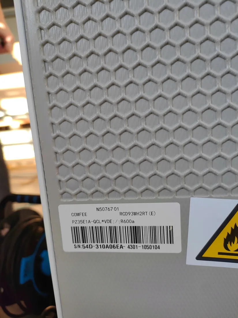 comfee-rcd93wh2rt-e-mala-lodowka-93-l-w-stylu-retro