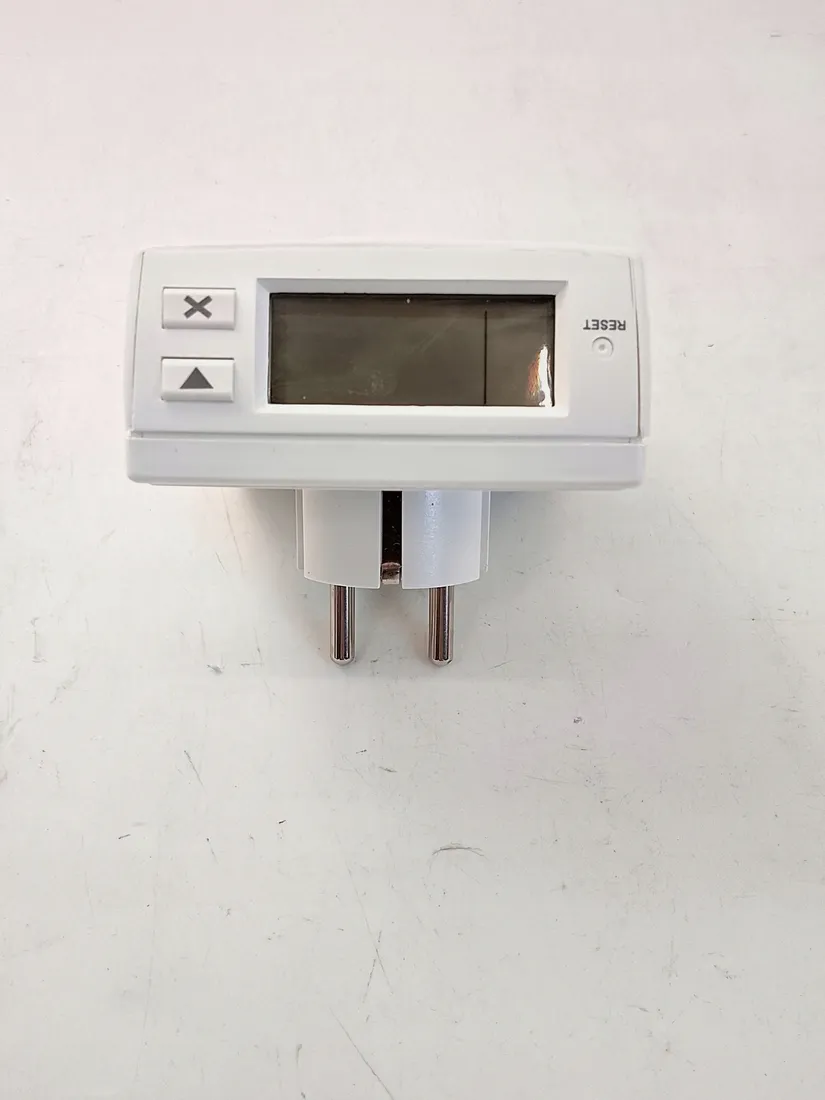 gniazdo-elektryczne-scienne-rev-bialy