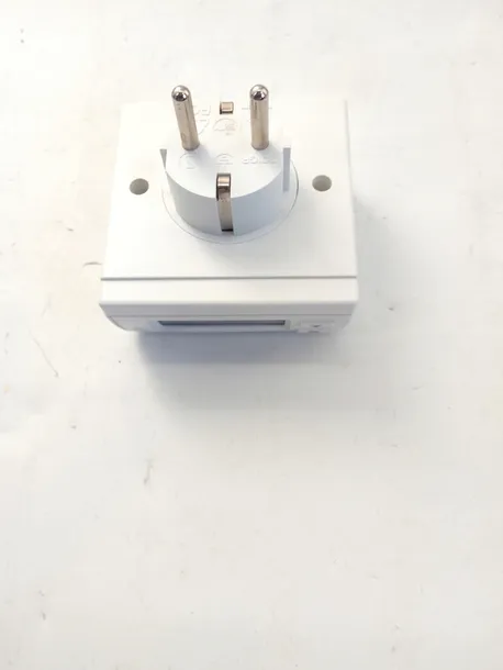 gniazdo-elektryczne-scienne-rev-bialy-uziemienie-bez-uziemienia