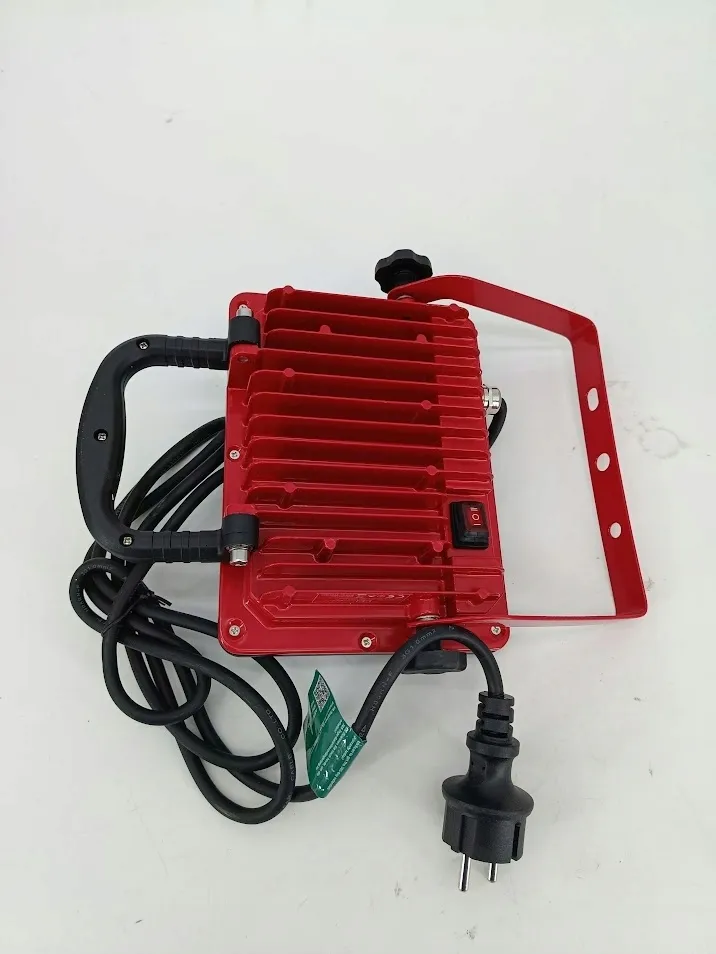 reflektor-budowalny-led-hychika-100-w-stan-powystawowy