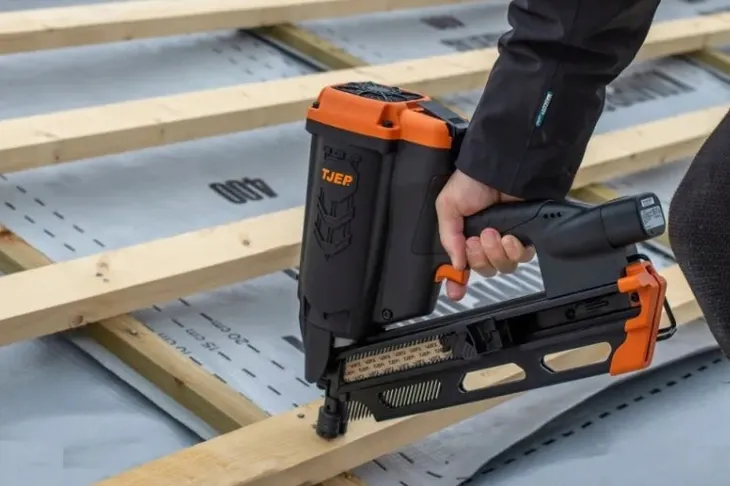 gwozdziarka-szynowa-akumulatorowa-gazowa-tjep-grf-34-90-gas-3g-do-latowania-napiecie-v-72-v