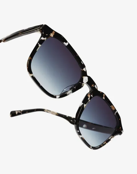 saldum-play-hawkers-group-hawkers-sunglasses-kolor-soczewek-niebieskie