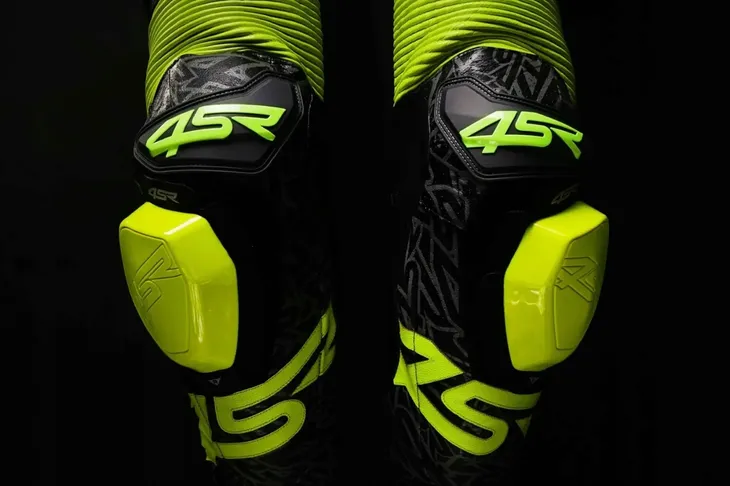 4sr-racing-ultralight-grey-54-material-skora
