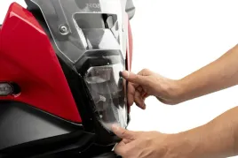 oslona-lampy-przylegajaca-do-honda-cb500-hornet-nx500