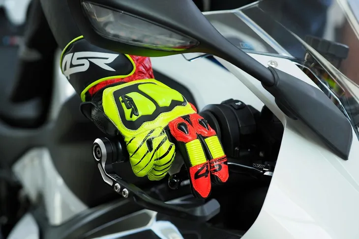 4sr-stingray-race-spec-neon-s-typ-sportowe