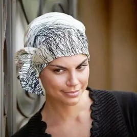 chusta-basic-easy-kremowy-z-czarnym-nadrukiem
