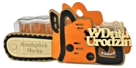 karafka-z-kieliszkami-pila-z-grawerem-twoj-tekst-zawieszka-gratis