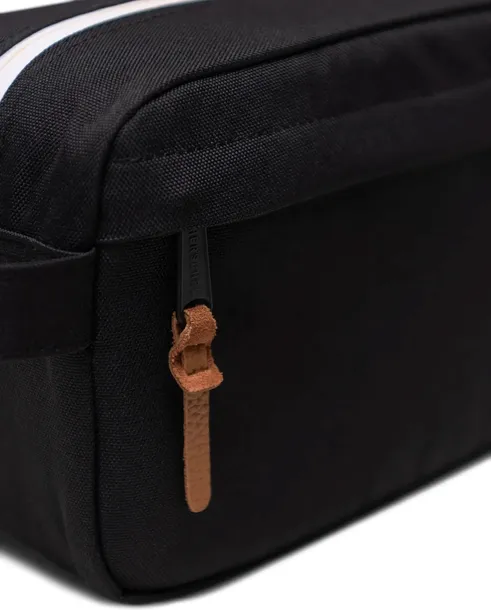 kosmetyczka-herschel-chapter-3l-black-pojemnosc-3-l