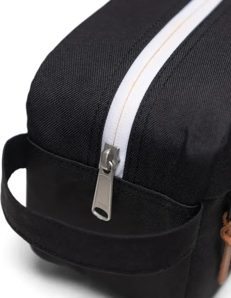 kosmetyczka-herschel-chapter-3l-black-kolor-dominujacy-czarny