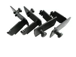 oryginalne-zaczepy-stopery-dywanikow-mazda