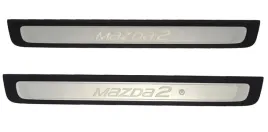 listwy-ozdobne-progow-z-podswietleniem-mazda-2