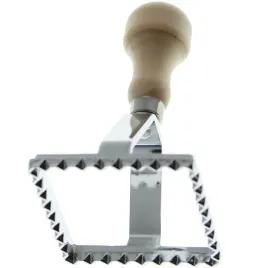 wykrawacz-sprzet-do-robienia-pierogow-domowych