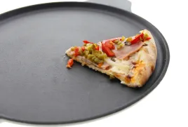 zeliwna-patelnia-do-smazenia-nalesnikow-i-pizzy