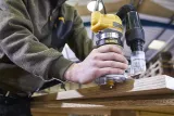 frezarka-dewalt-d26200-900-w-maksymalna-liczba-obrotow-bez-obciazenia-1-rpm
