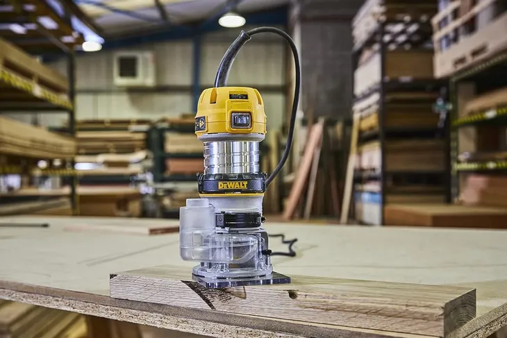 frezarka-dewalt-d26200-900-w-maksymalna-glebokosc-frezowania-55-mm