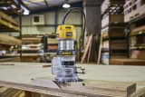 frezarka-dewalt-d26200-900-w-maksymalna-glebokosc-frezowania-55-mm
