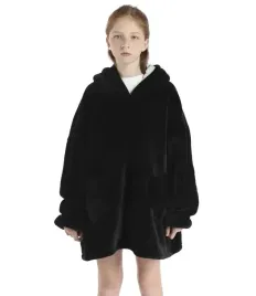 cieplutki-koc-bluza-z-rekawami-i-kapturem-czarna