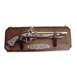 zdobiony-pistolet-skalkowy-na-zawieszce-warg-2