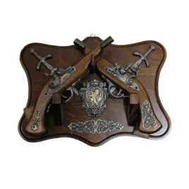 zestaw-pistoletow-na-drewnianej-zawieszce-wtr-233