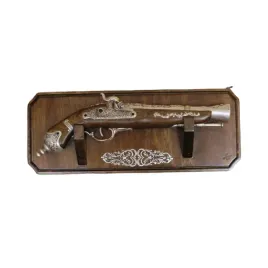 dlugi-pistolet-kapiszonowy-na-zawieszce-warg-17