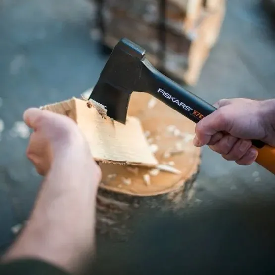 fiskars-siekiera-x7-xs-ostrzalka-xsharp-set-waga-z-opakowaniem-0-64-kg-stan-nowy