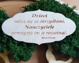 tabliczka-plakietka-nauczyciel-dodatek-prezent-gr5