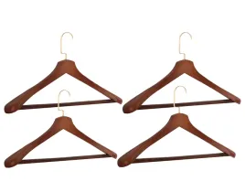 zestaw-4-drewnianych-wieszakow-na-ubrania-shp-hardi-brazowy