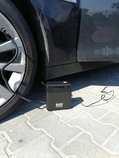 mini-kompresor-samochodowy-12v-pompka-sprezarka-waga-z-opakowaniem-0-9-kg-stan-nowy