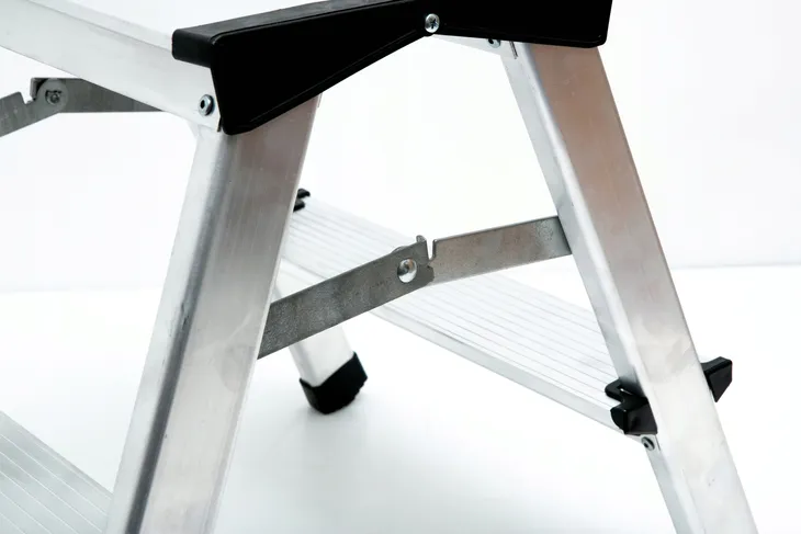 drabina-taboret-2-stopniowy-dlugosc-transportowa-41-cm