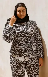 b7e118-bluzka-zebra-z-paskiem-prettylittlething-54