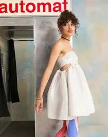 h5b102-biala-brokatowa-sukienka-balowa-mini-collusion-3xl