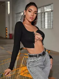 c0c232-czarny-top-z-dlugim-rekawem-i-blyszczacym-wiazaniem-shein-m