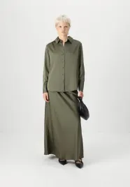 a2f012-zielona-spodnica-satynowa-only-m