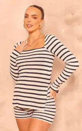 d5a113-bialo-czarna-ciazowa-bluzka-w-paski-prettylittlething-s