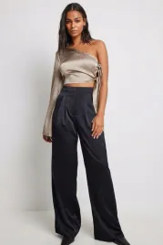 c6c316-bezowa-satynowa-bluzka-na-kd-m