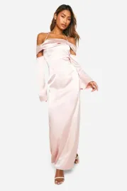b10c004-rozowa-satynowa-sukienka-midaxi-boohoo-s